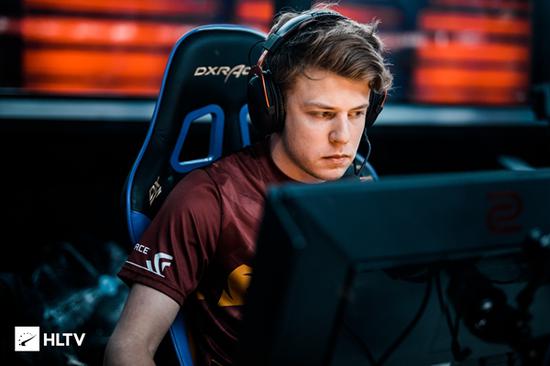 Falcons 正式签约 kyousuke